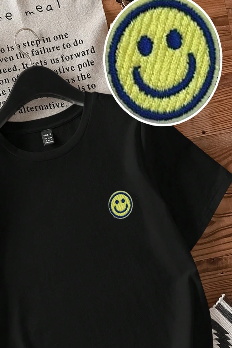Büyük Beden Fiyonk Logo Baskılı Rahat Minimalist Desen Yuvarlak Yaka Kısa Kollu Tişö
