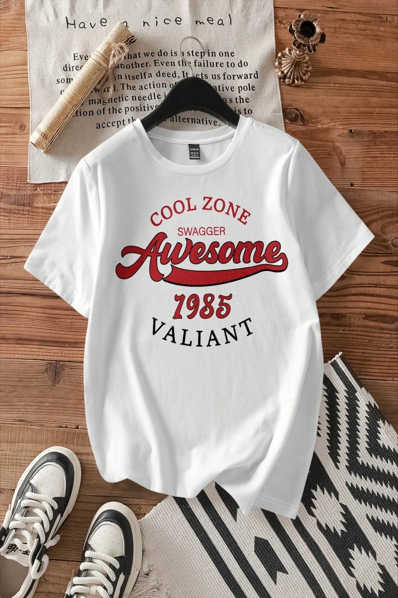 Casual Awesome 1985 Grafik Yuvarlak Yaka Kısa Kollu Dar Kesim Tişört Kadınlar İçin