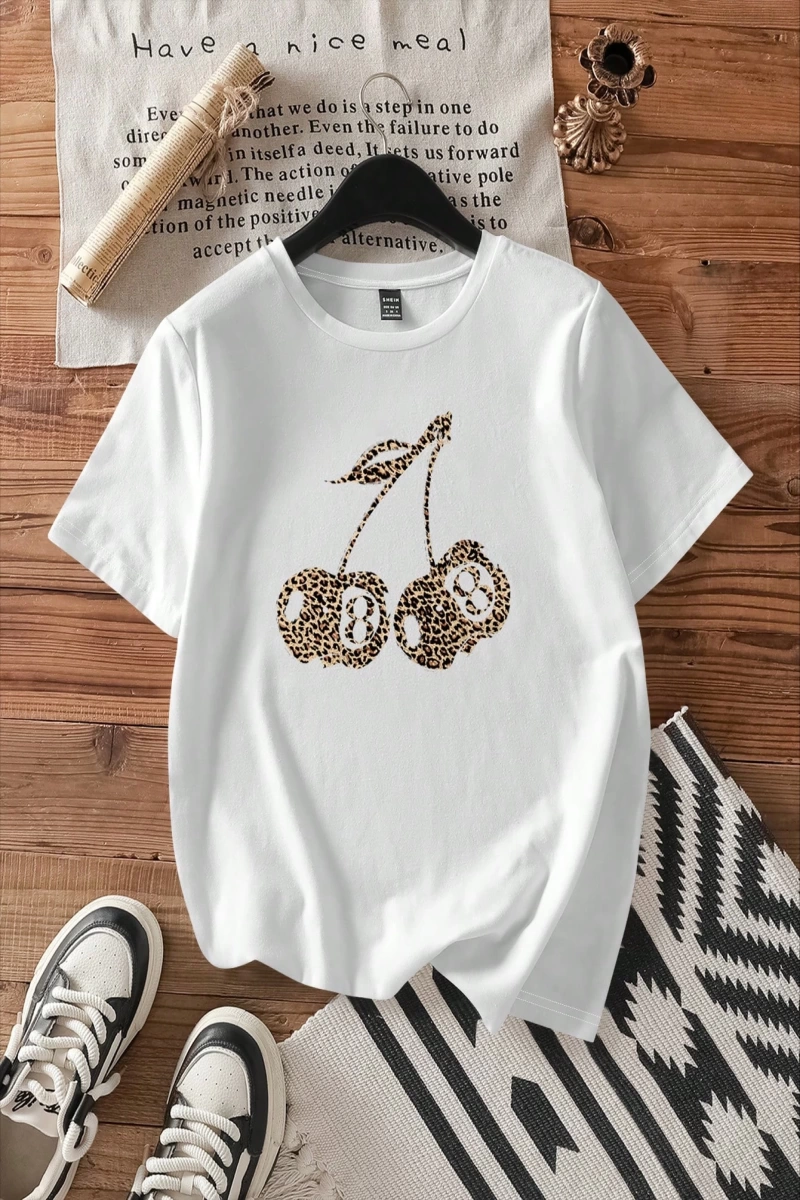 Casual Cheetah Desenli ve Kiraz Grafikli Yuvarlak Yaka Kısa Kollu Dar Kesim Kadın Ti