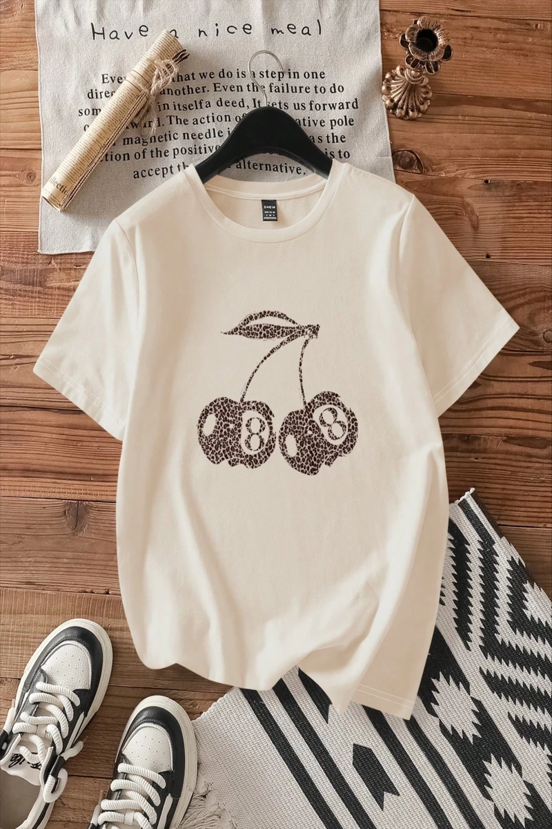 Casual Cheetah Desenli ve Kiraz Grafikli Yuvarlak Yaka Kısa Kollu Dar Kesim Kadın Ti