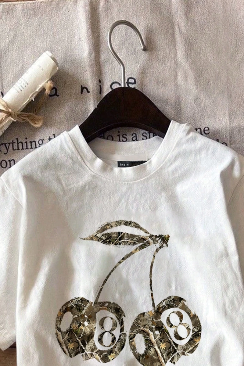 Casual Cheetah Desenli ve Kiraz Grafikli Yuvarlak Yaka Kısa Kollu Dar Kesim Kadın Ti