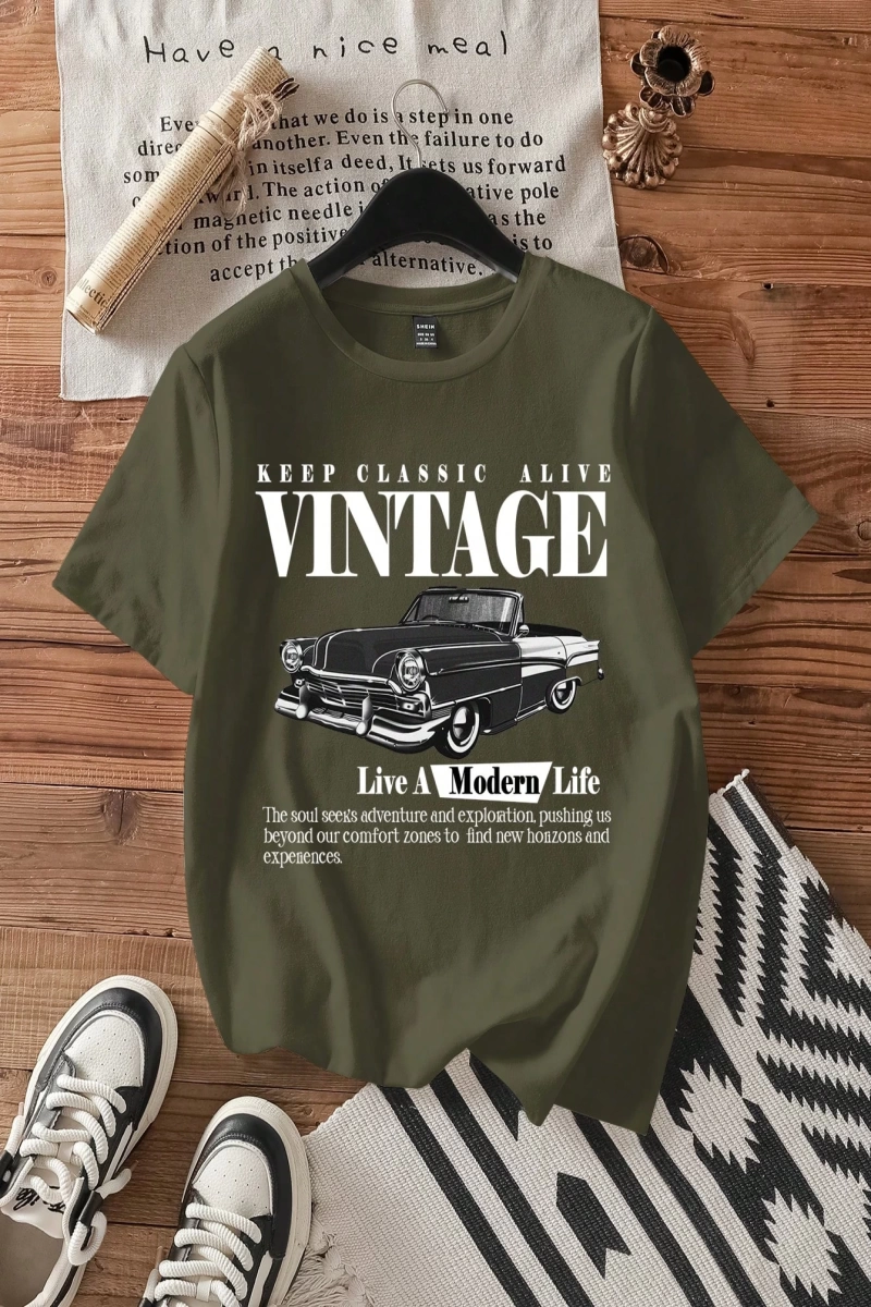 Casual Retro Kırmızı Araba Desenli %50 Pamuk Kadın Tişört