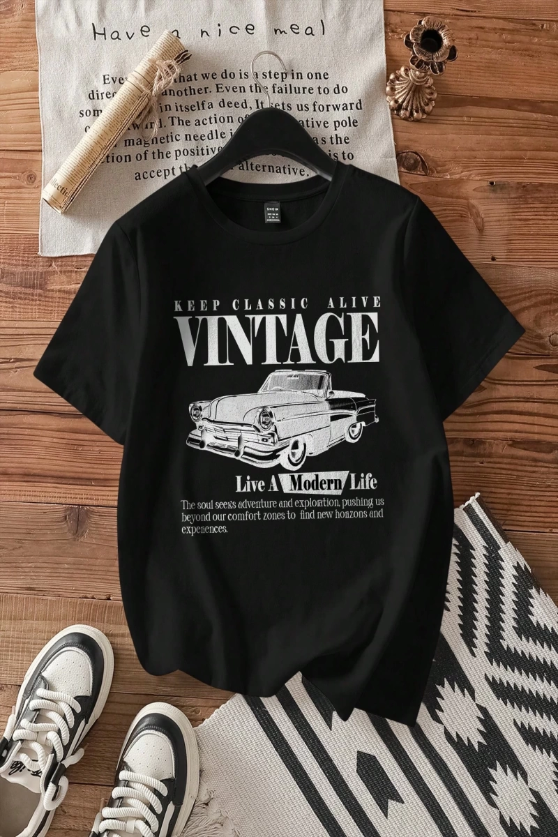 Casual Retro Kırmızı Araba Desenli %50 Pamuk Kadın Tişört
