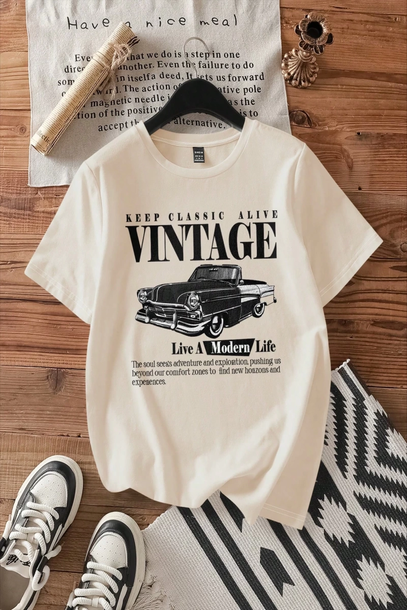 Casual Retro Kırmızı Araba Desenli %50 Pamuk Kadın Tişört