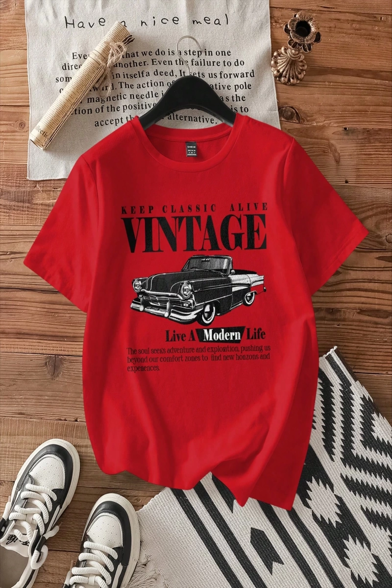 Casual Retro Kırmızı Araba Desenli %50 Pamuk Kadın Tişört