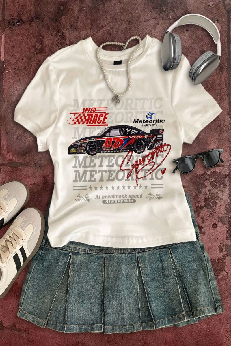 Casual Retro Kırmızı Araba Desenli %50 Pamuk Kadın Tişört