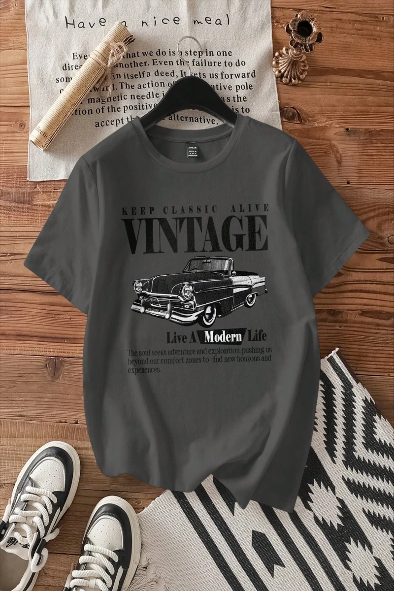 Casual Retro Kırmızı Araba Desenli %50 Pamuk Kadın Tişört