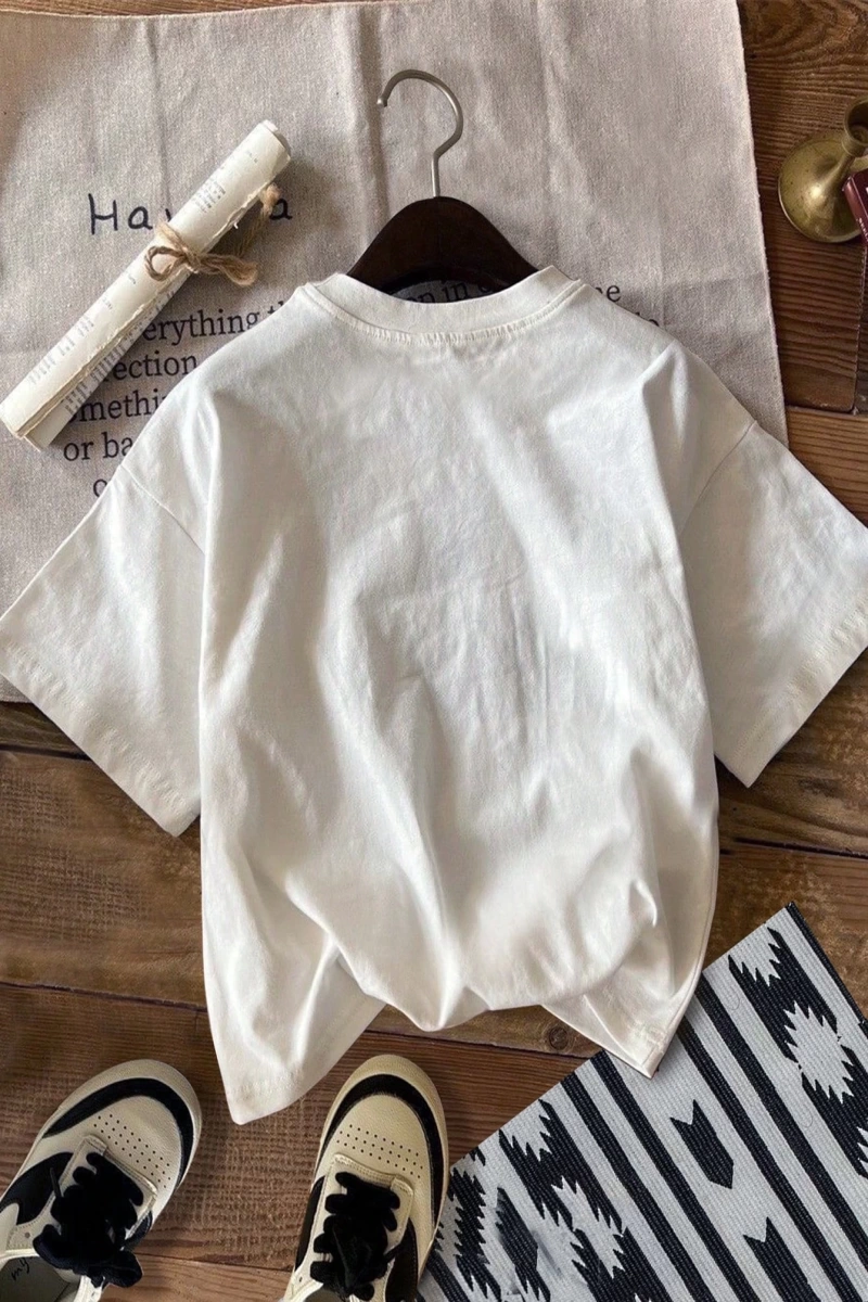 Casual Retro Kırmızı Araba Desenli %50 Pamuk Kadın Tişört