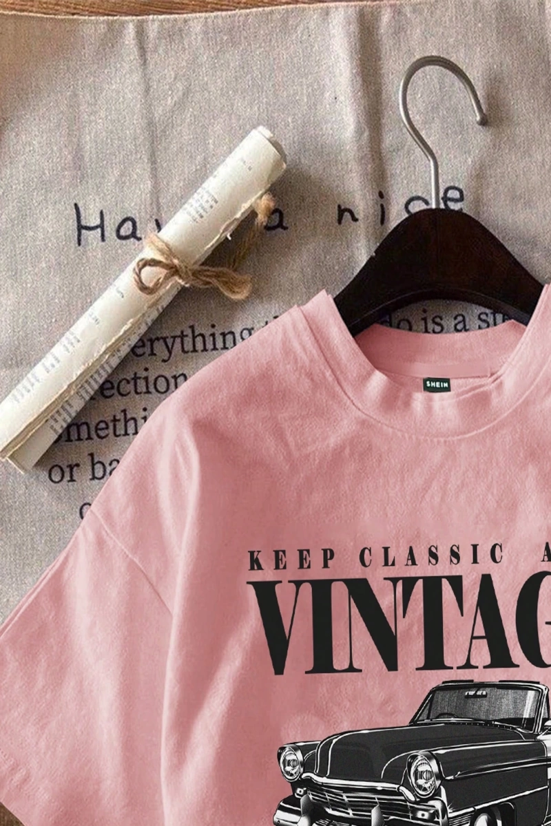 Casual Retro Kırmızı Araba Desenli %50 Pamuk Kadın Tişört