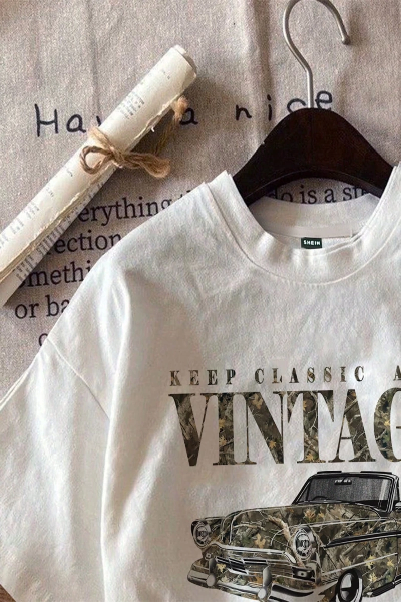 Casual Retro Kırmızı Araba Desenli %50 Pamuk Kadın Tişört