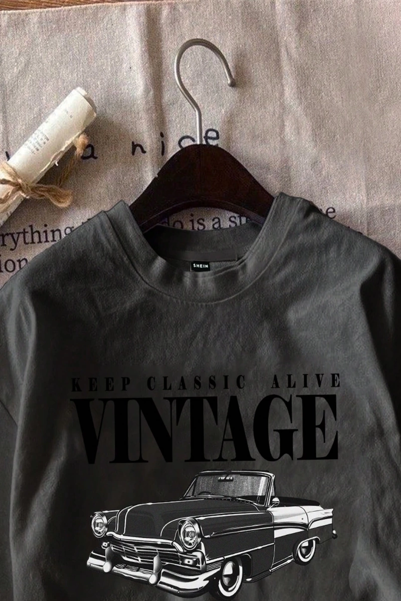 Casual Retro Kırmızı Araba Desenli %50 Pamuk Kadın Tişört