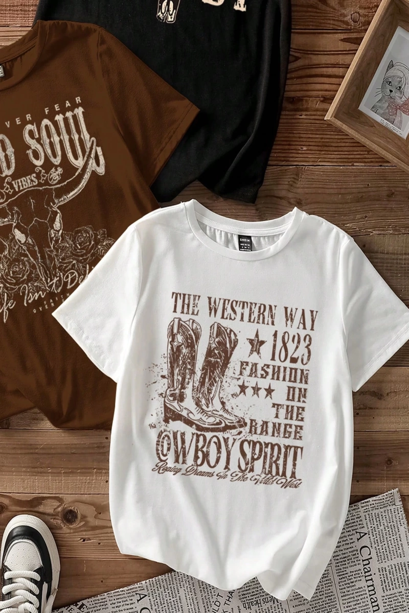 Casual Retro Kırmızı Araba Desenli %50 Pamuk Kadın Tişört
