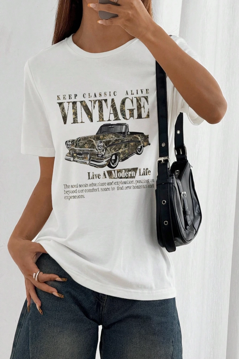 Casual Retro Kırmızı Araba Desenli %50 Pamuk Kadın Tişört