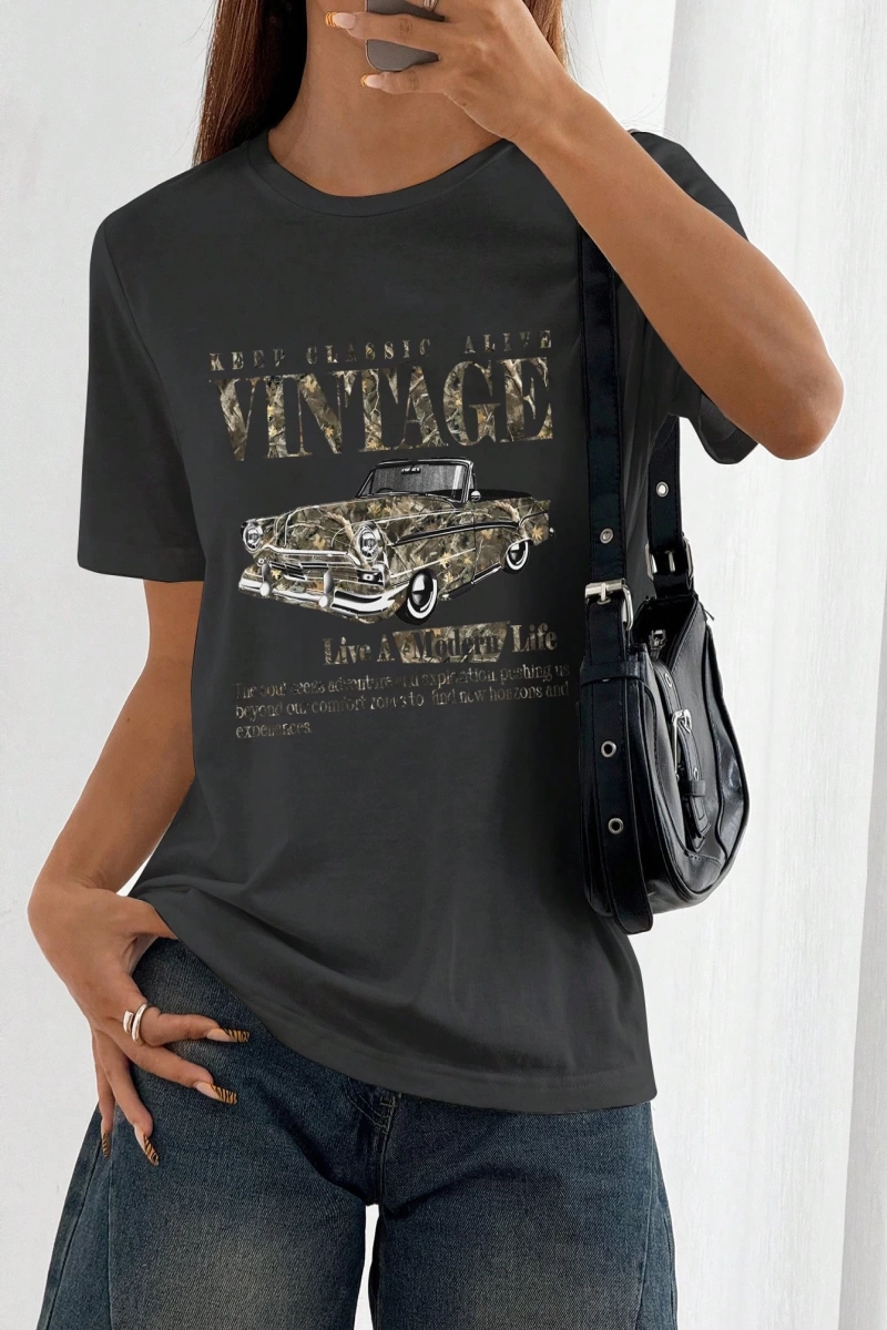 Casual Retro Kırmızı Araba Desenli %50 Pamuk Kadın Tişört