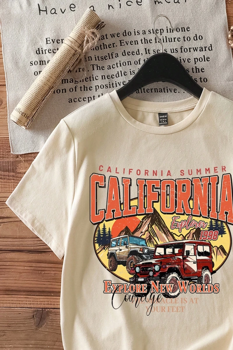 Casual Retro Kırmızı Araba Desenli %50 Pamuk Kadın Tişört