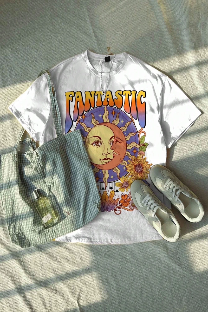 Casual Retro Kırmızı Araba Desenli %50 Pamuk Kadın Tişört