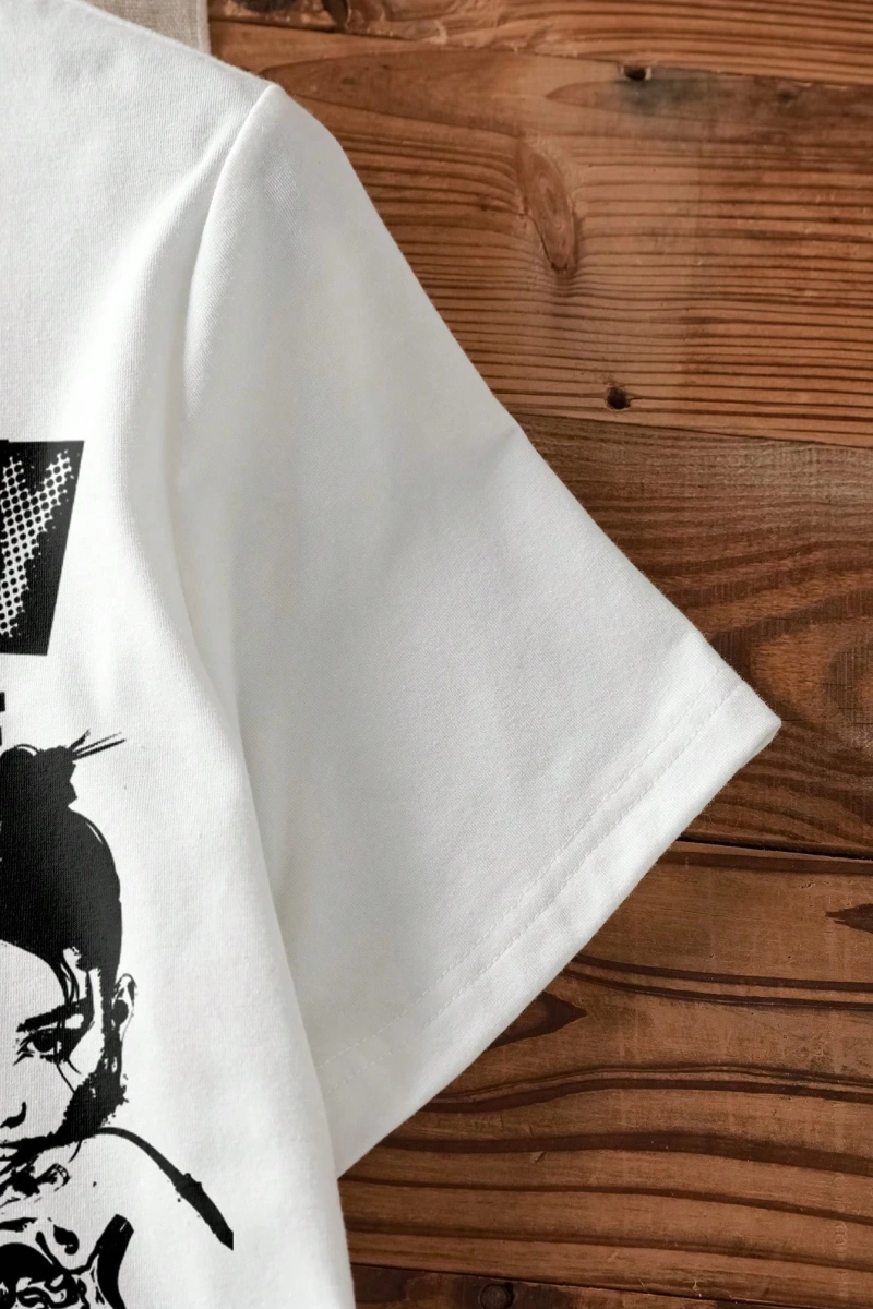 Casual Retro Siyah & Beyaz Portre Grafik Mürettebat Yaka Kısa Kollu Fitted Kadın Tiş