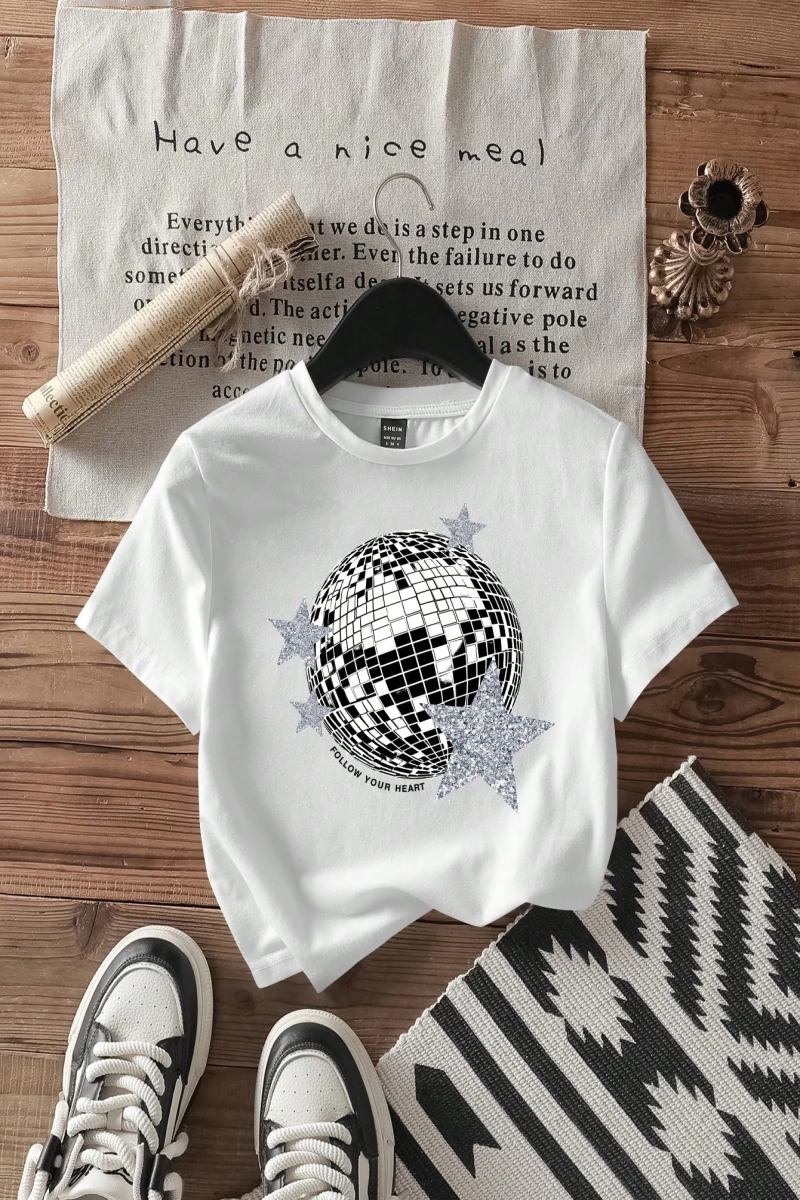 Casual Slogan ve Araba Grafikli Yuvarlak Yaka Kısa Kollu Slim Fit Kadın Tişörtü,