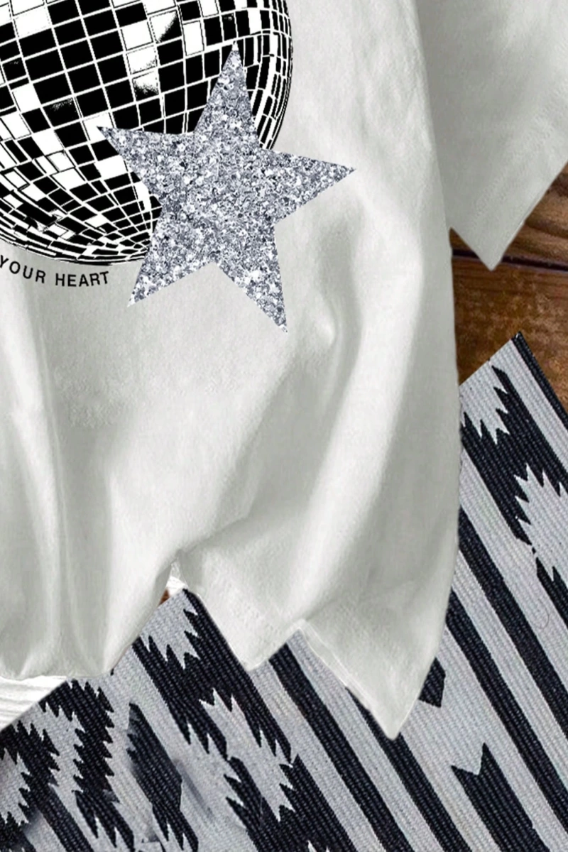 Casual Slogan ve Araba Grafikli Yuvarlak Yaka Kısa Kollu Slim Fit Kadın Tişörtü,