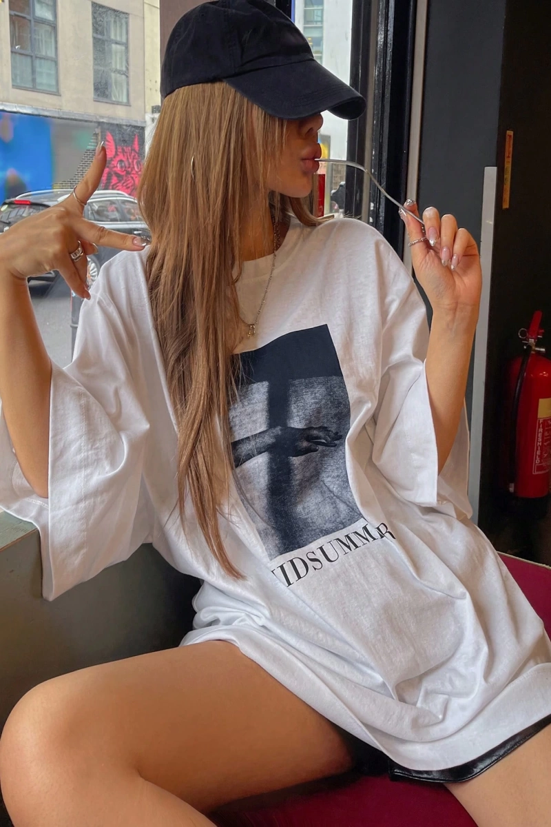 DAZY El ve Harf Grafik Düşük Omuzlu Büyük Boy Tişört Büyük Boy Tişört