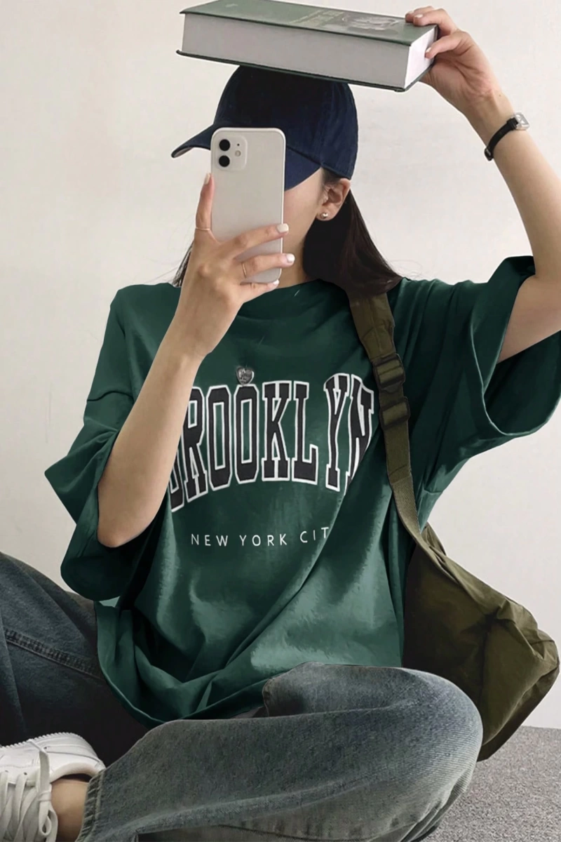 DAZY Harfli Grafik Düşük Omuzlu Büyük Boy Tişört
