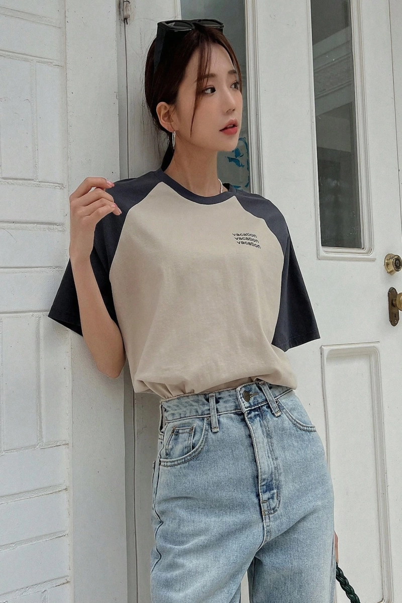 DAZY Harfli Grafik Kontrast Raglan Kollu Tişört