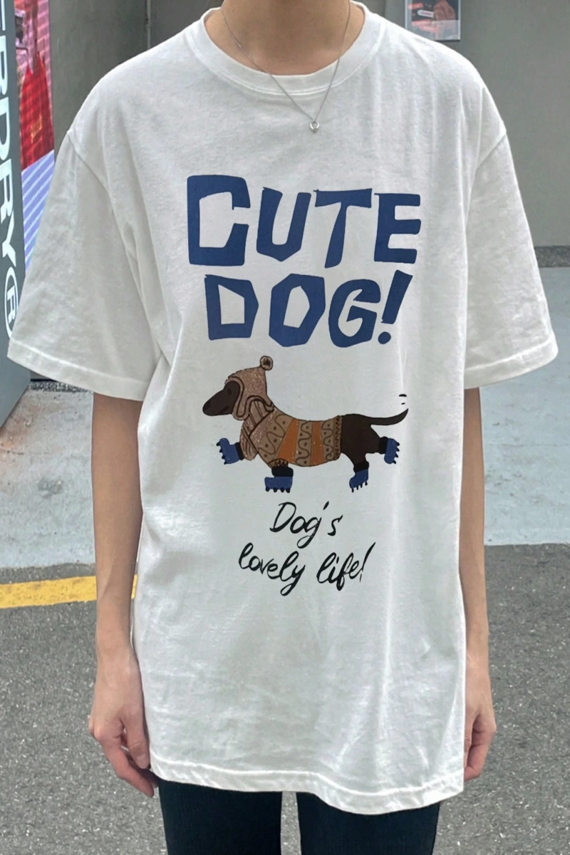 DAZY Kadın Bol Kesim Dachshund Köpek Grafik Baskılı Yuvarlak Yaka Kısa Kollu Beyaz Tişört, İl