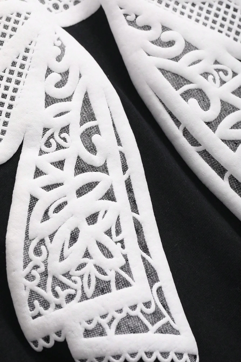 DAZY Kadın Kısa Kollu Fiyonk Desenli ve Yuvarlak Yakalı Tişört