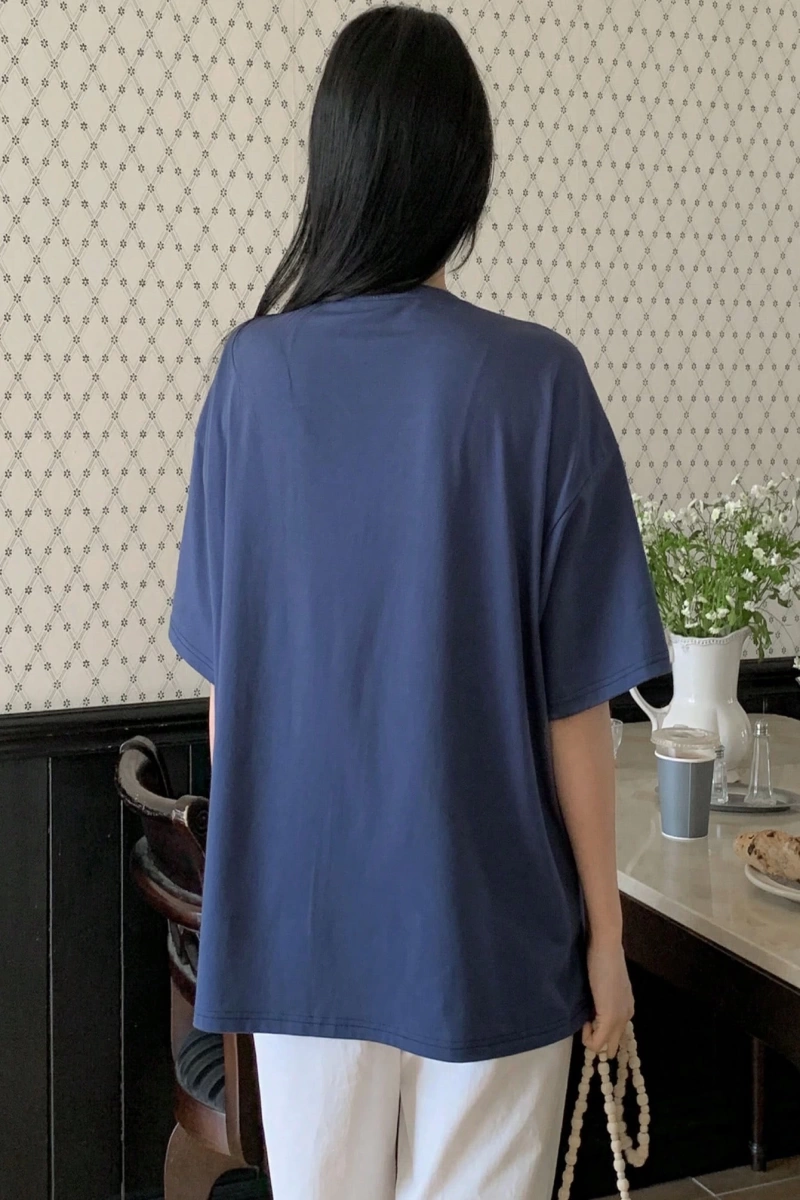 DAZY Kadın Kısa Kollu Fiyonk Desenli ve Yuvarlak Yakalı Tişört