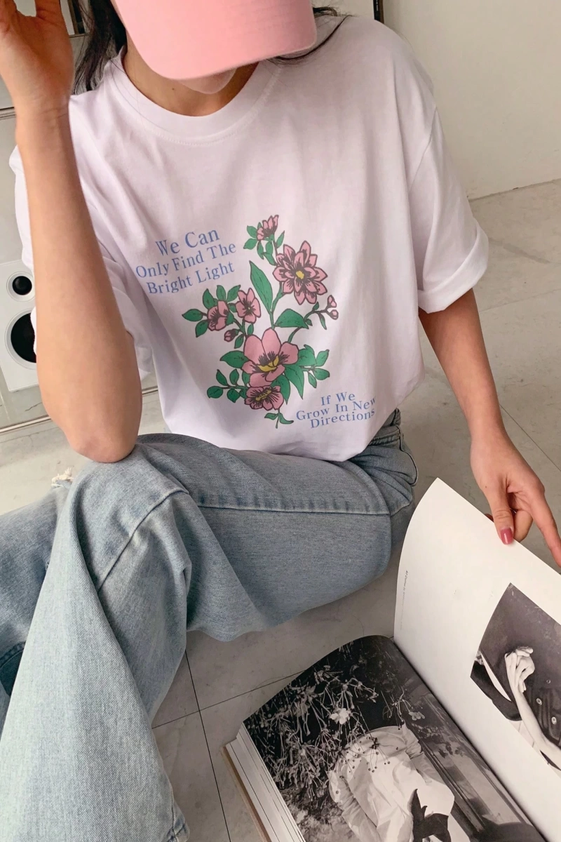 DAZY Kadın Yuvarlak Yaka Grafik Baskılı Tişört, Minimalist Moda Günlük Giyim
