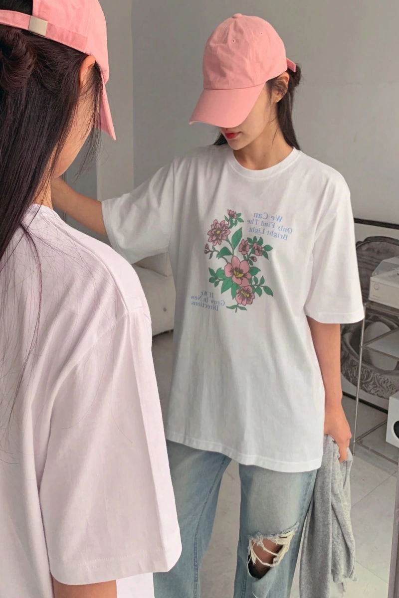 DAZY Kadın Yuvarlak Yaka Grafik Baskılı Tişört, Minimalist Moda Günlük Giyim