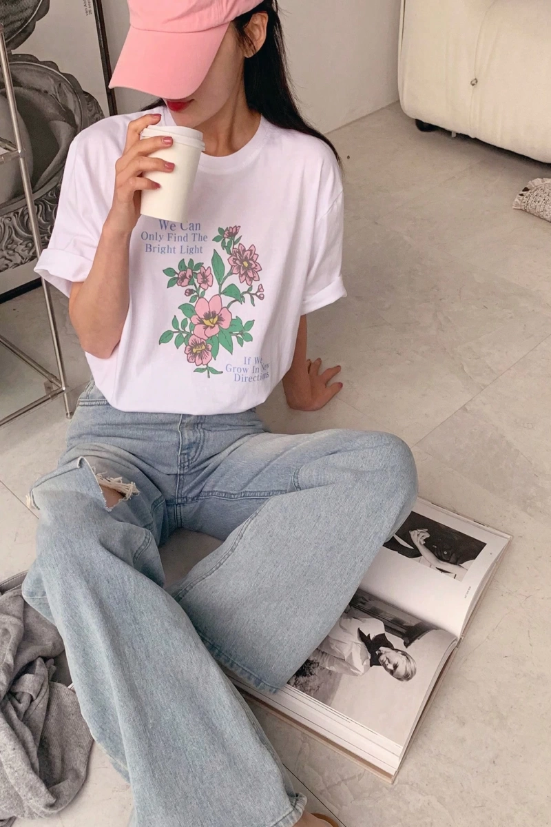 DAZY Kadın Yuvarlak Yaka Grafik Baskılı Tişört, Minimalist Moda Günlük Giyim