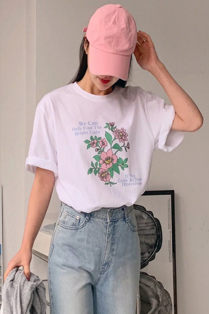 DAZY Kadın Yuvarlak Yaka Grafik Baskılı Tişört, Minimalist Moda Günlük Giyim