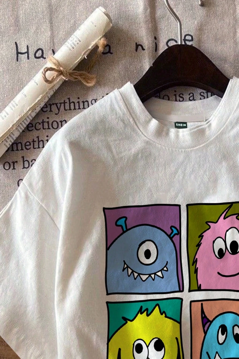 DAZY Kadın Yuvarlak Yaka İşlemeli Kontrast Renkli Kalp Minimalist Desenli Tişört