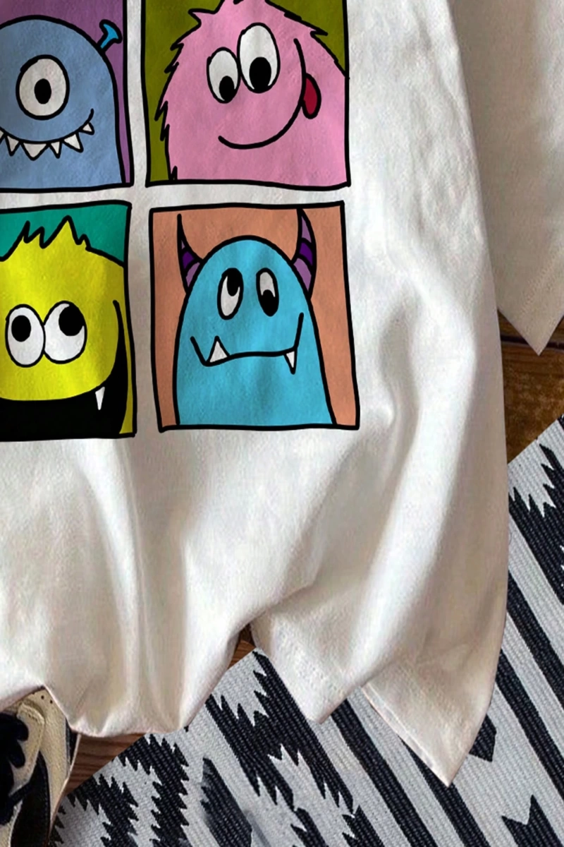 DAZY Kadın Yuvarlak Yaka İşlemeli Kontrast Renkli Kalp Minimalist Desenli Tişört