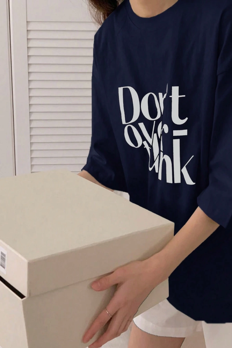 DAZY Slogan Grafik Düşük Omuz Tişört