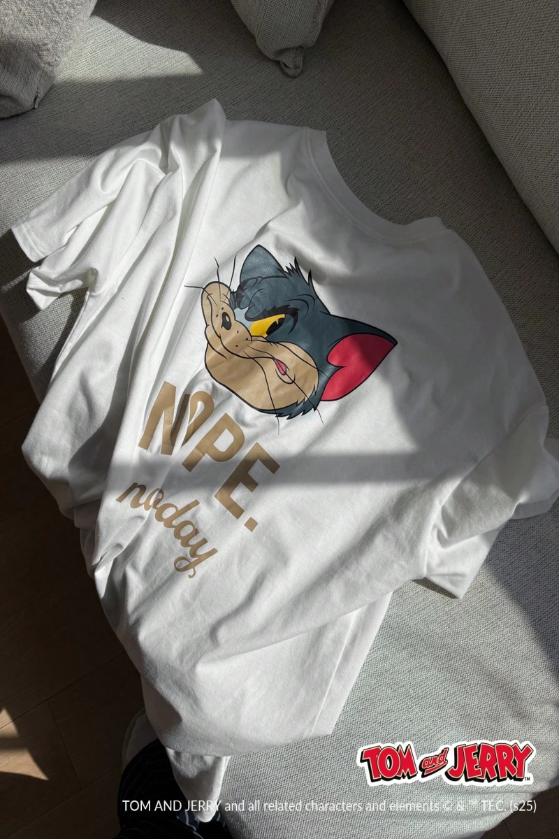 DAZY TOM AND JERRY X DAZY Bol Kesim Yuvarlak Yaka Mektup Baskılı Uzun Günlük Kadın Tişörtü