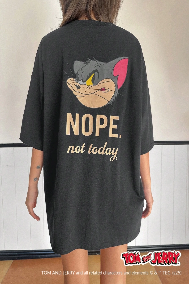 DAZY TOM AND JERRY X DAZY Bol Kesim Yuvarlak Yaka Mektup Baskılı Uzun Günlük Kadın Tişörtü