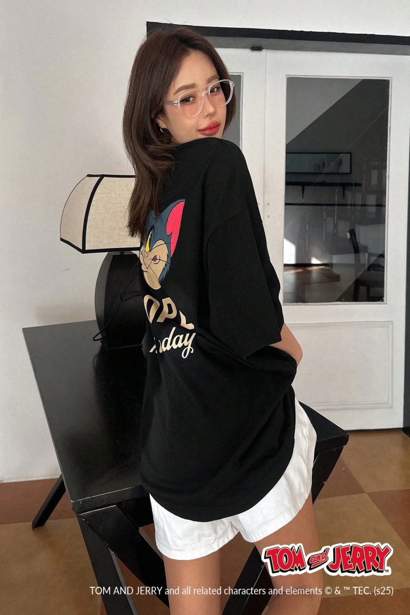 DAZY TOM AND JERRY X DAZY Bol Kesim Yuvarlak Yaka Mektup Baskılı Uzun Günlük Kadın Tişörtü