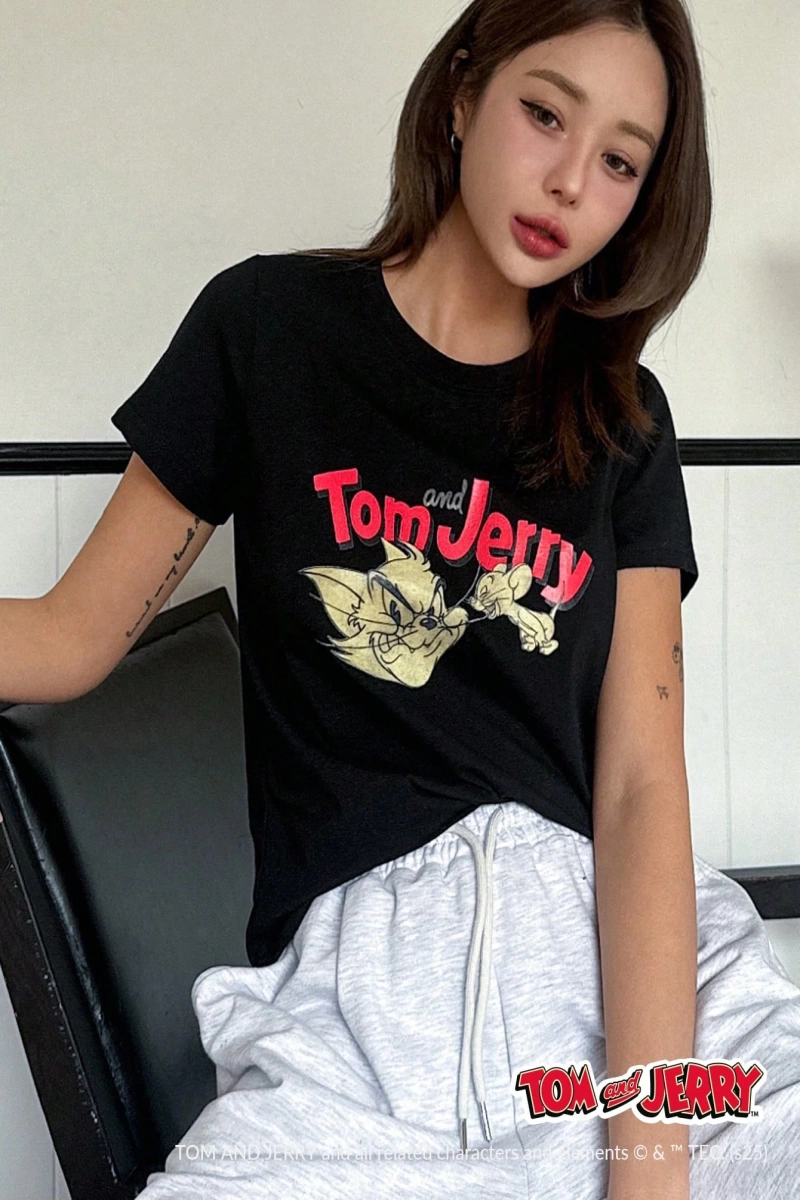 DAZY TOM AND JERRY X DAZY Kadın Yuvarlak Yaka Fitted Baskılı Kısa Kollu Basit Tişört, Günlük