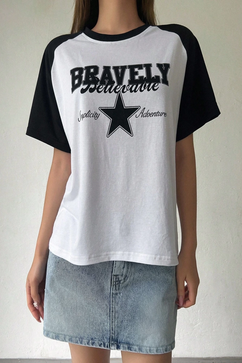 DAZY Yıldız ve Harf Grafik Kontrast Raglan Kollu Tişört Y2k