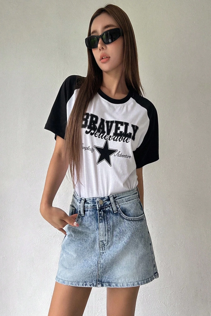 DAZY Yıldız ve Harf Grafik Kontrast Raglan Kollu Tişört Y2k