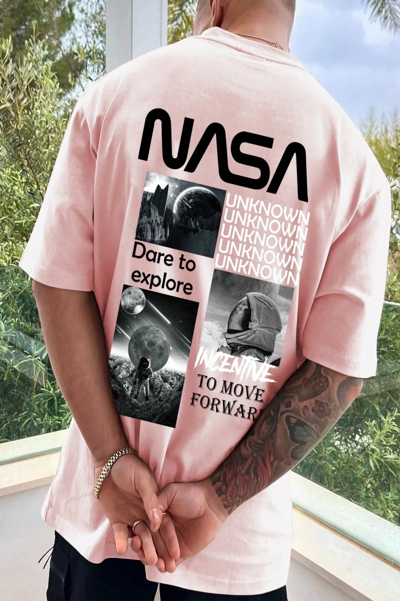 Erkek Astronot Ve Slogan Grafik Tişört