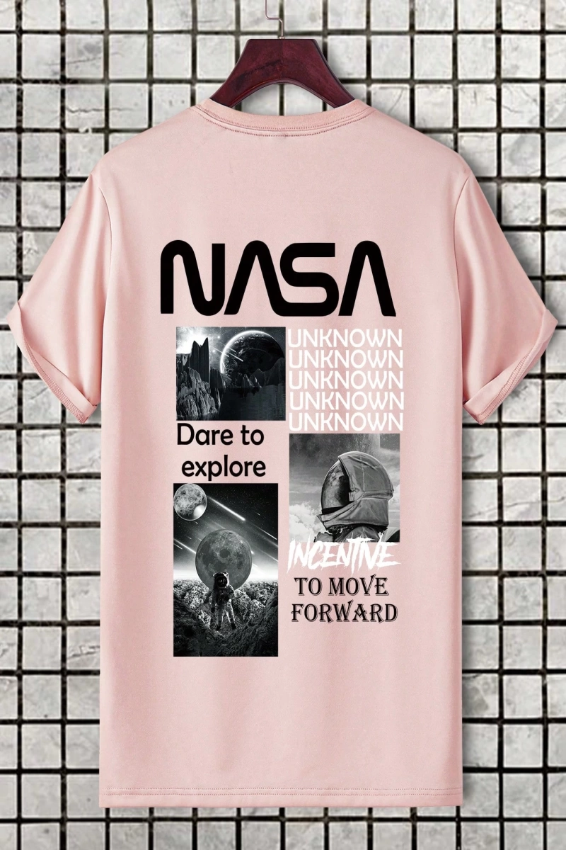 Erkek Astronot Ve Slogan Grafik Tişört