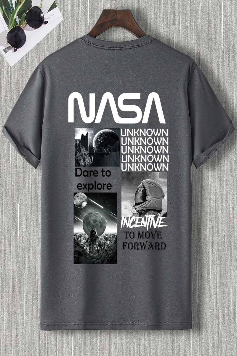 Erkek Astronot Ve Slogan Grafik Tişört