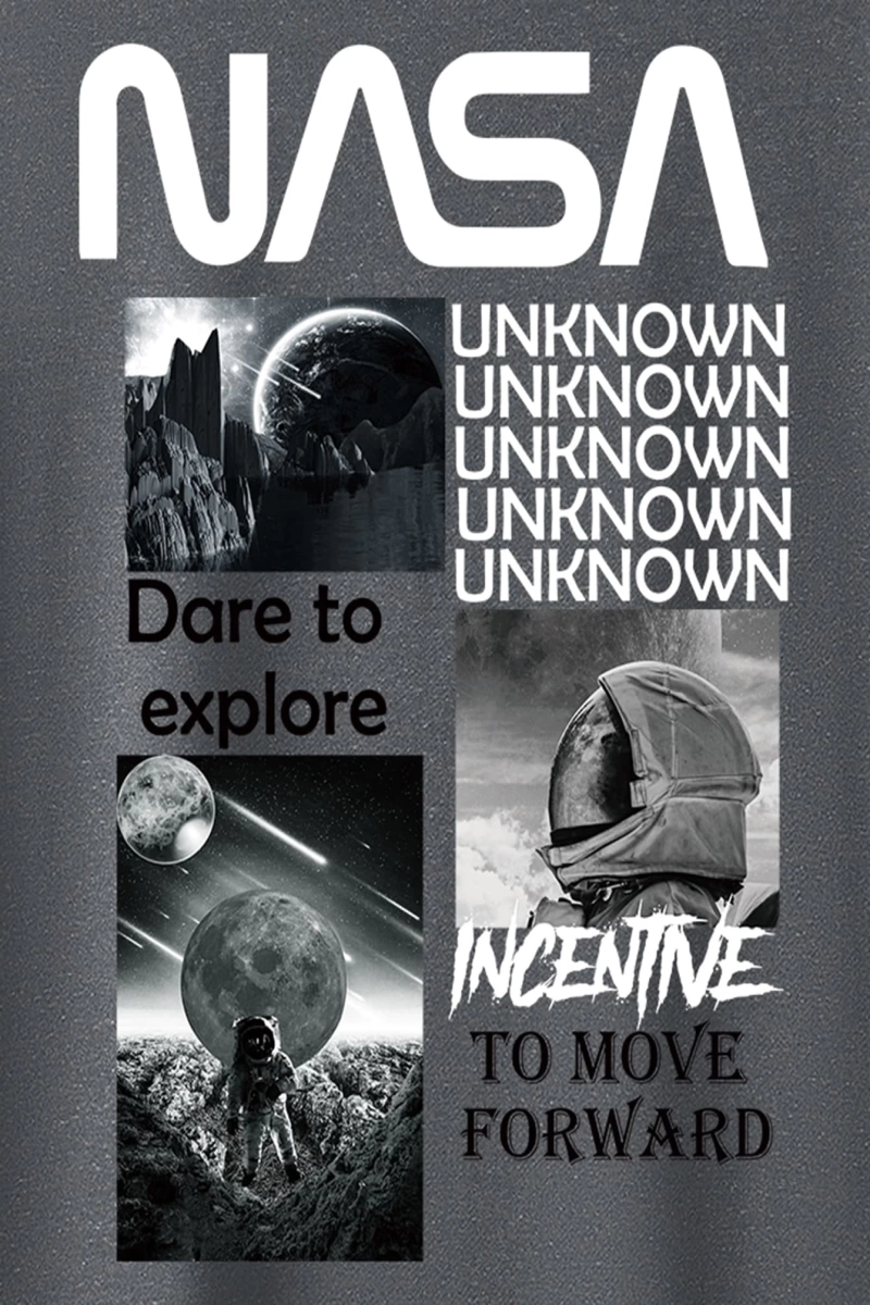Erkek Astronot Ve Slogan Grafik Tişört