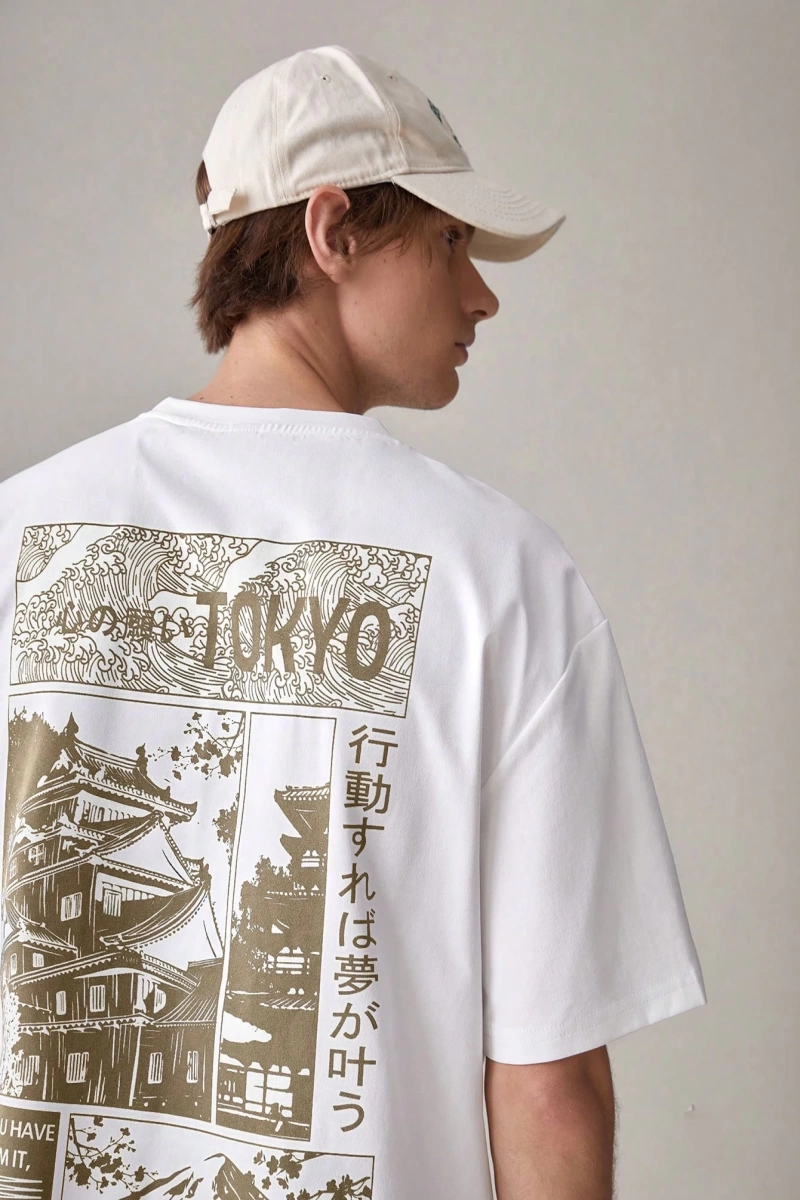 Erkek Bol Mimarlık ve Japon Baskılı Kısa Kollu Tişört