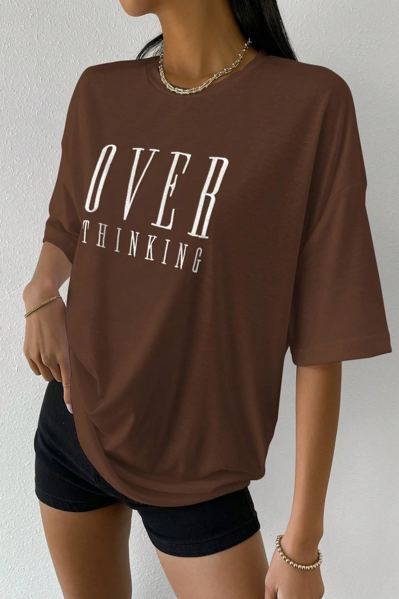 Flirla Düşük Omuzlu Harf Nakışlı Üst Grafik Tişörtler Kadın Üstleri