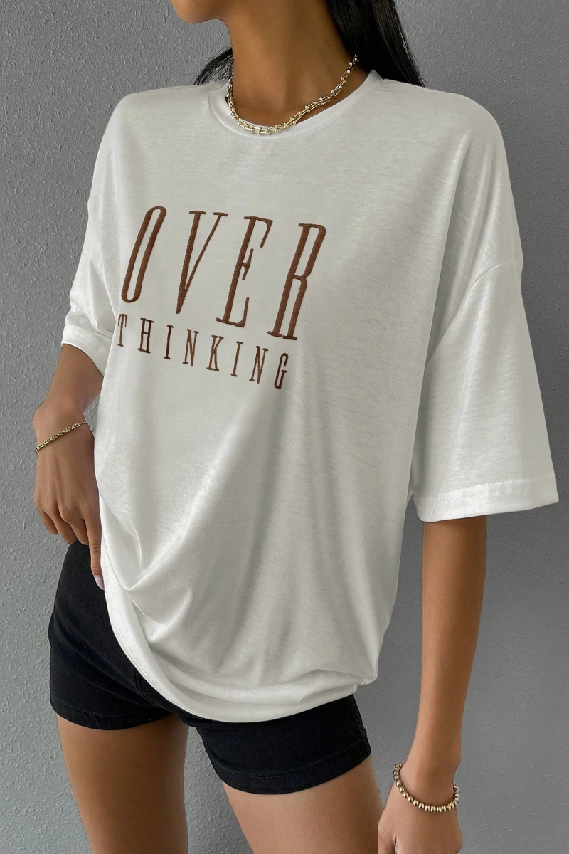 Flirla Düşük Omuzlu Harf Nakışlı Üst Grafik Tişörtler Kadın Üstleri