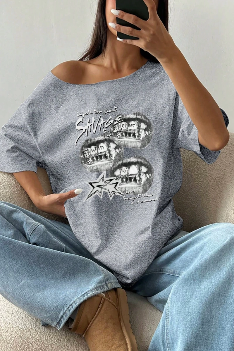 Flirla Kadın Bol Omuz Açık Tişört Y2k Grafik Büyük Boy Omuz Açık Tişört Grafik Tişörtler Kadı